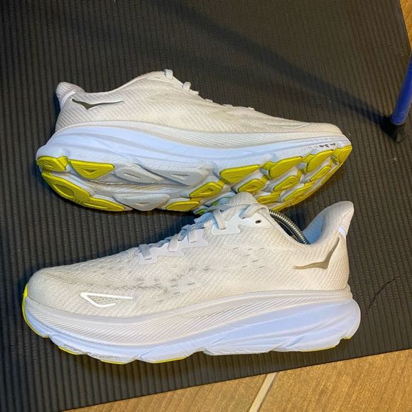 HOKA ONE ONE CLIFTON 9 - Women’s Running Shoes - SIZE 7.5B - Picture 9 of 11